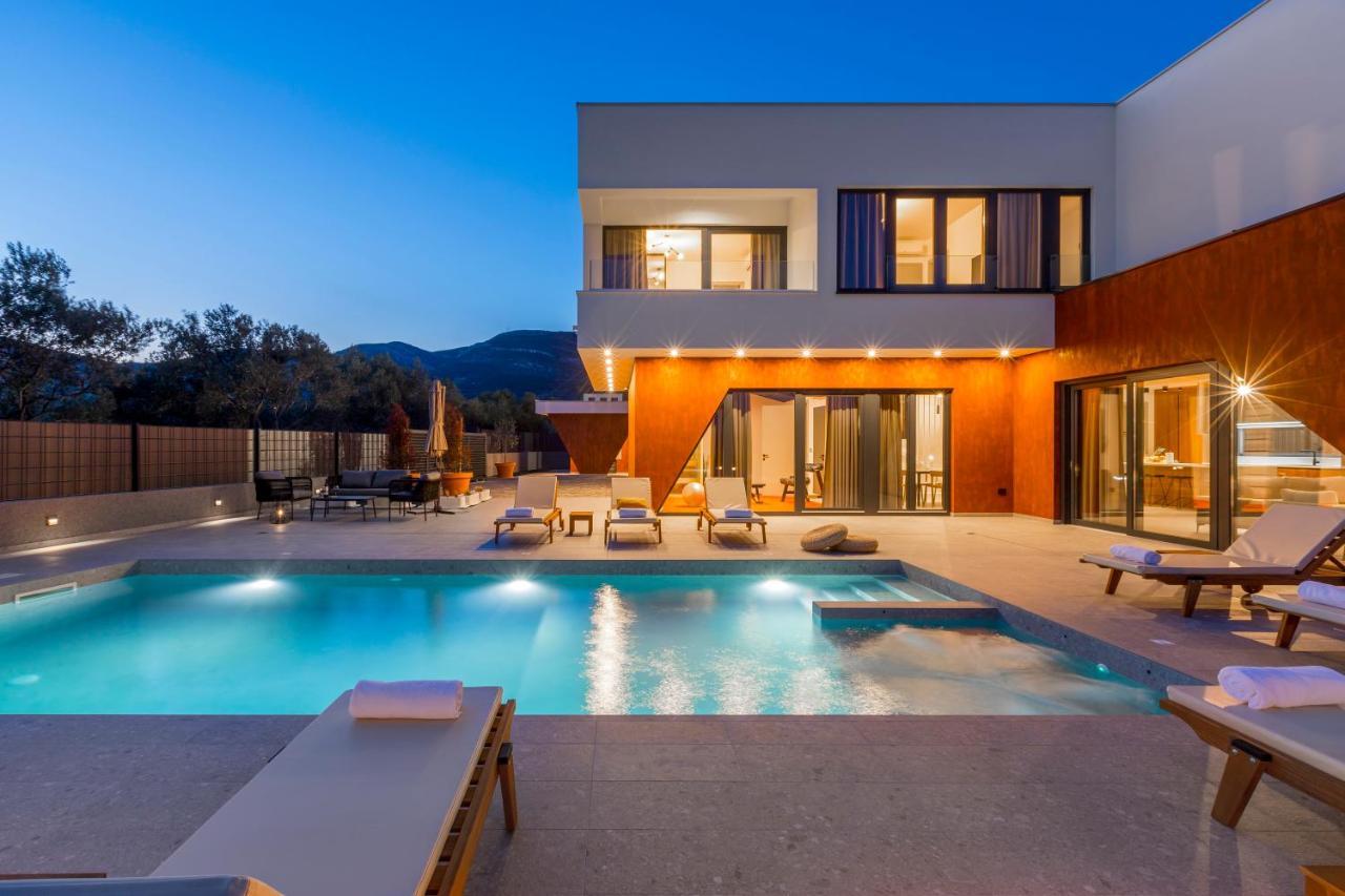 Villa Seven Hearts With Heated Pool And Private Basketball Playground Near Split Kaštela