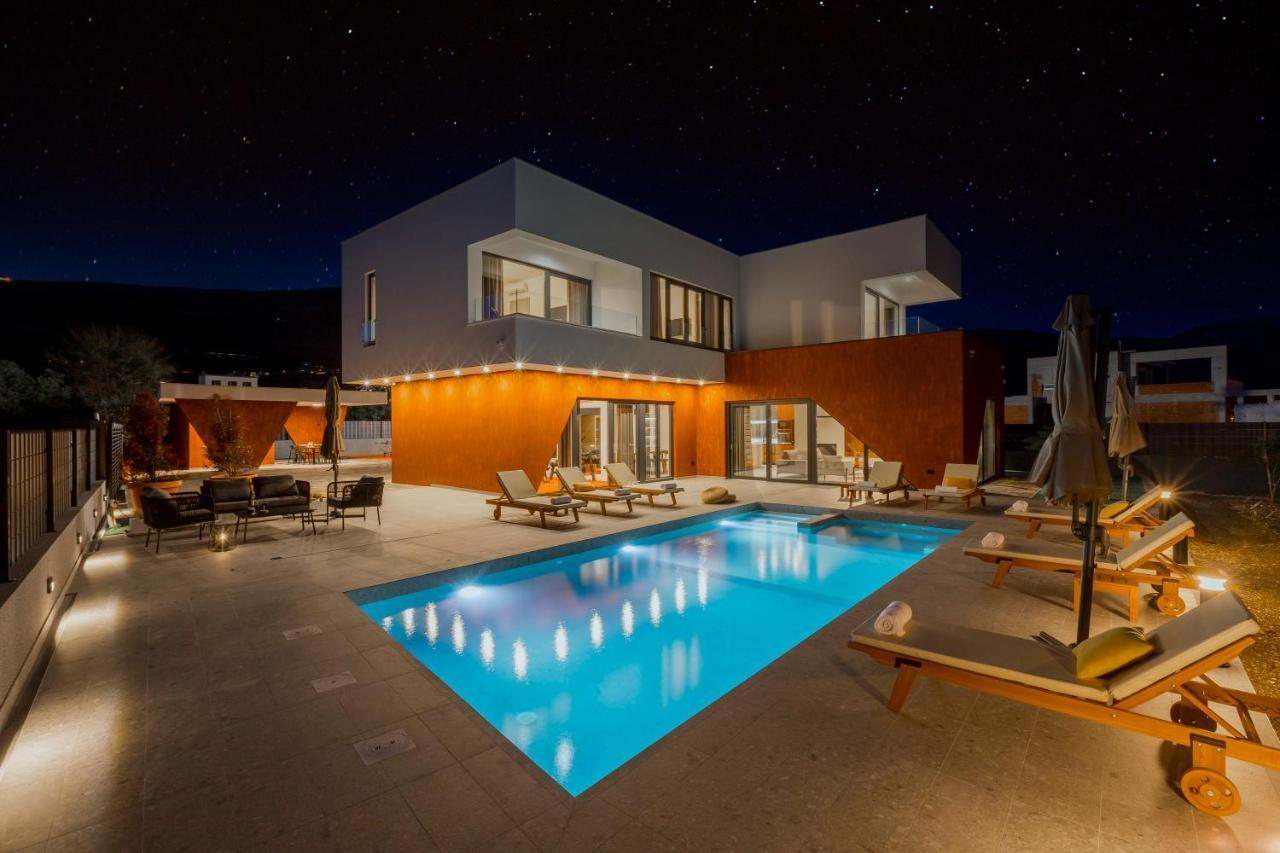 Seven Hearts With Heated Pool And Private Basketball Playground Near Split * Kaštela