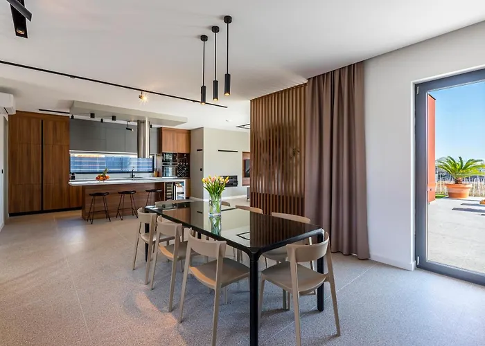 Villa Seven Hearts With Heated Pool And Private Basketball Playground Near Split