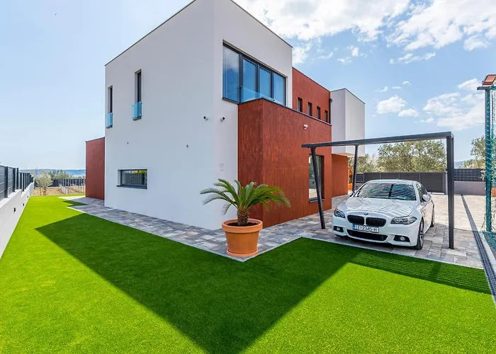 Villa Seven Hearts With Heated Pool And Private Basketball Playground Near Split