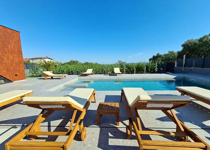 Villa Seven Hearts With Heated Pool And Private Basketball Playground Near Split