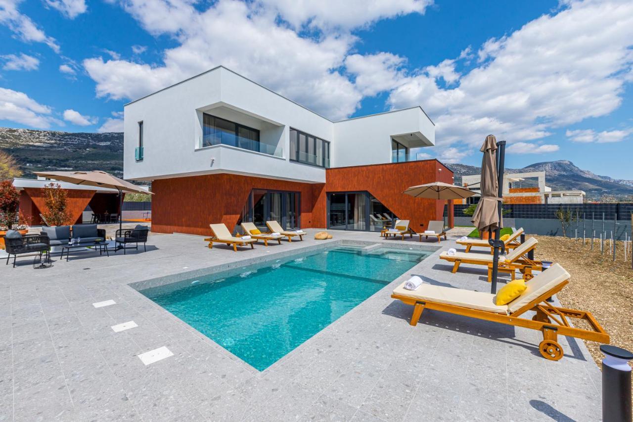 Seven Hearts With Heated Pool And Private Basketball Playground Near Split Villa Kastela