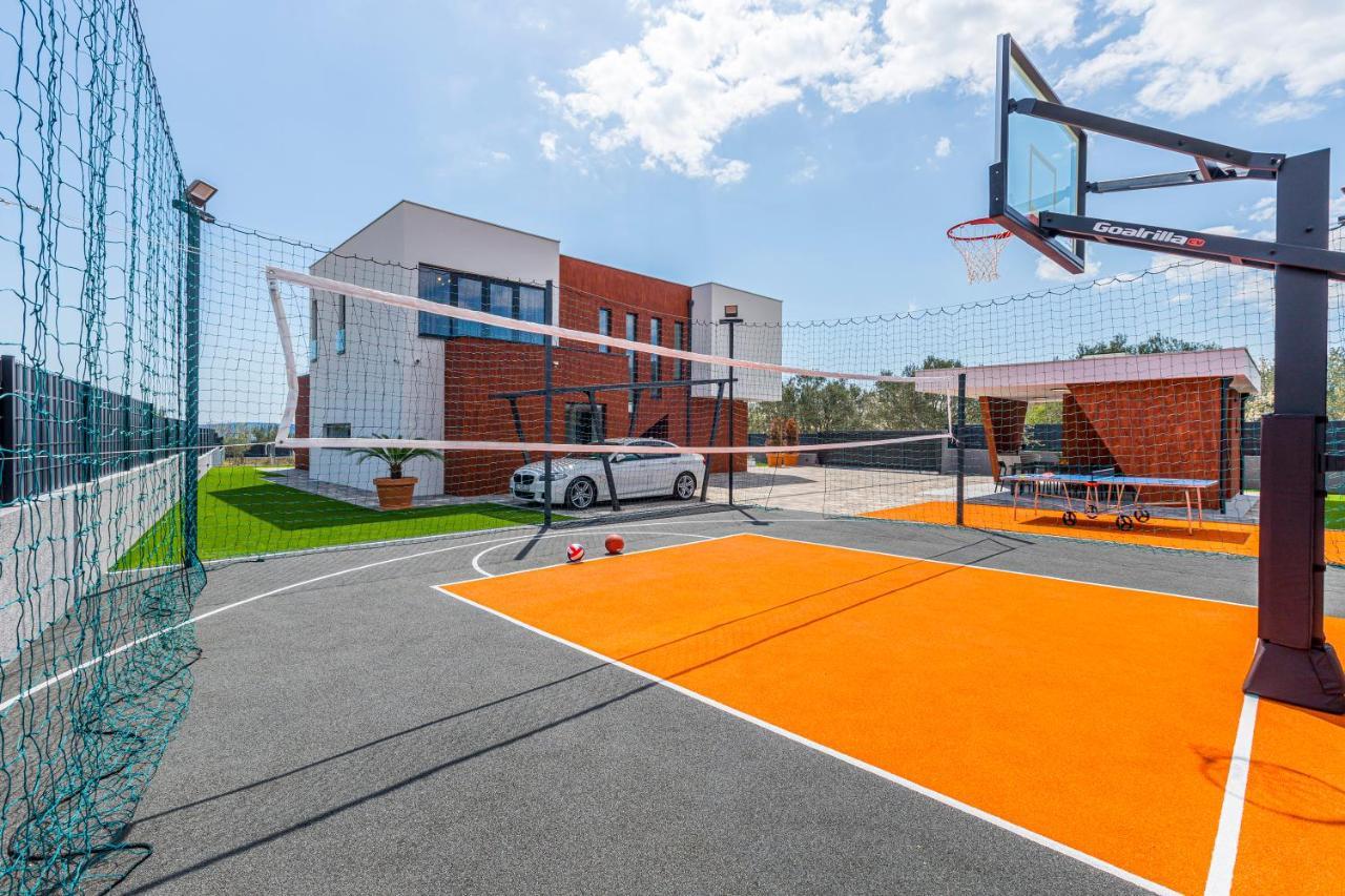 Seven Hearts With Heated Pool And Private Basketball Playground Near Split Villa Kastela