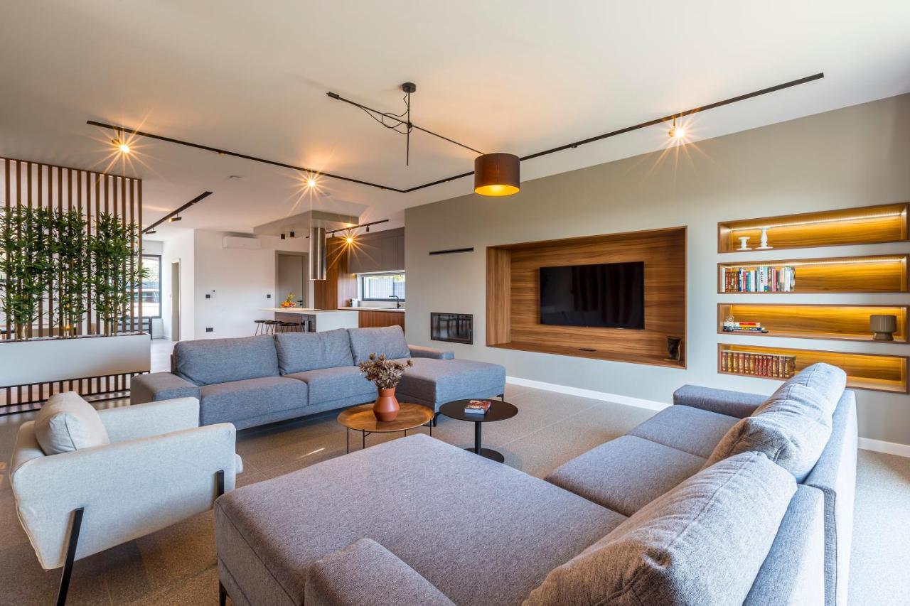 Seven Hearts With Heated Pool And Private Basketball Playground Near Split Villa *