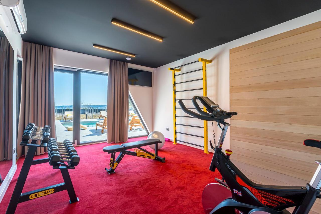 Seven Hearts With Heated Pool And Private Basketball Playground Near Split