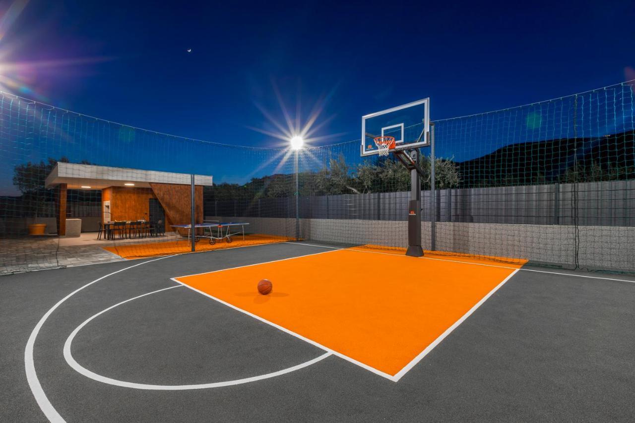 Seven Hearts With Heated Pool And Private Basketball Playground Near Split Villa Kastela