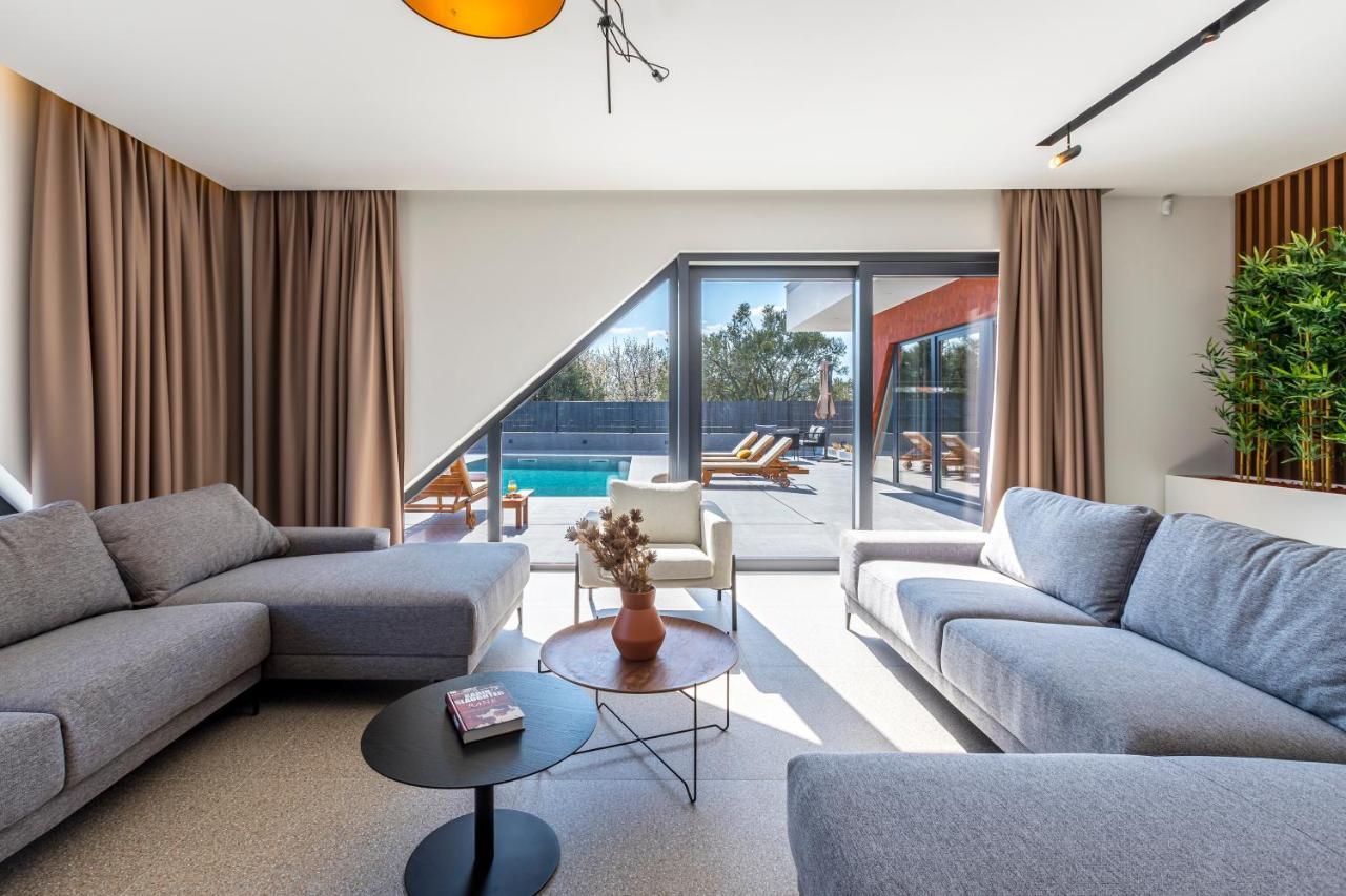 Villa Seven Hearts With Heated Pool And Private Basketball Playground Near Split