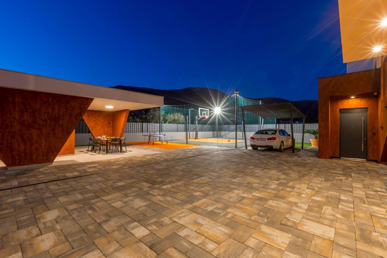 Seven Hearts With Heated Pool And Private Basketball Playground Near Split Villa *