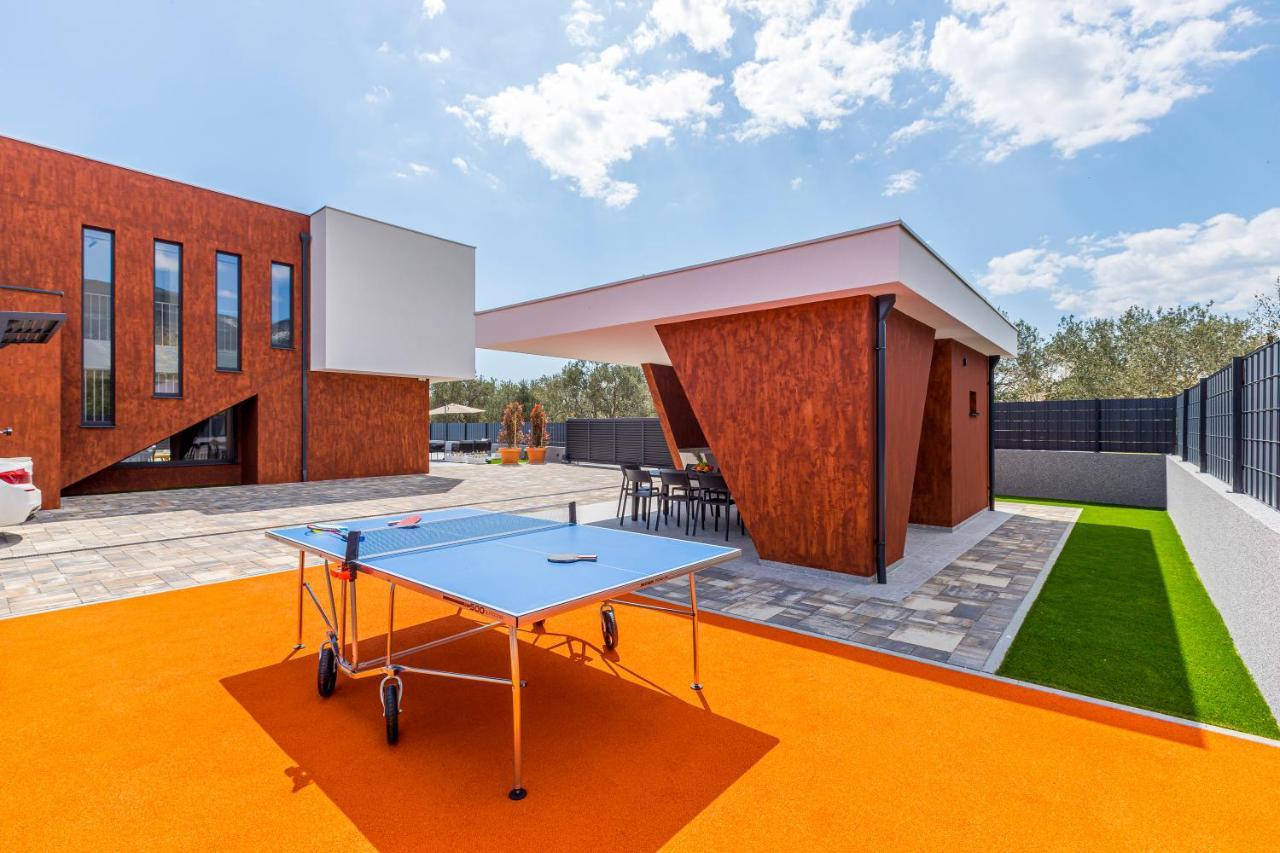 Seven Hearts With Heated Pool And Private Basketball Playground Near Split Villa *