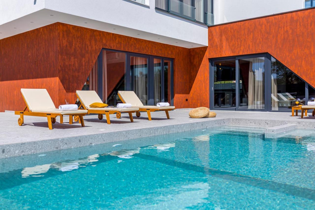 Seven Hearts With Heated Pool And Private Basketball Playground Near Split Villa *