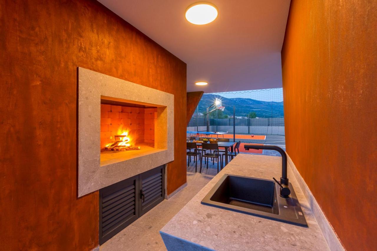 Villa Seven Hearts With Heated Pool And Private Basketball Playground Near Split