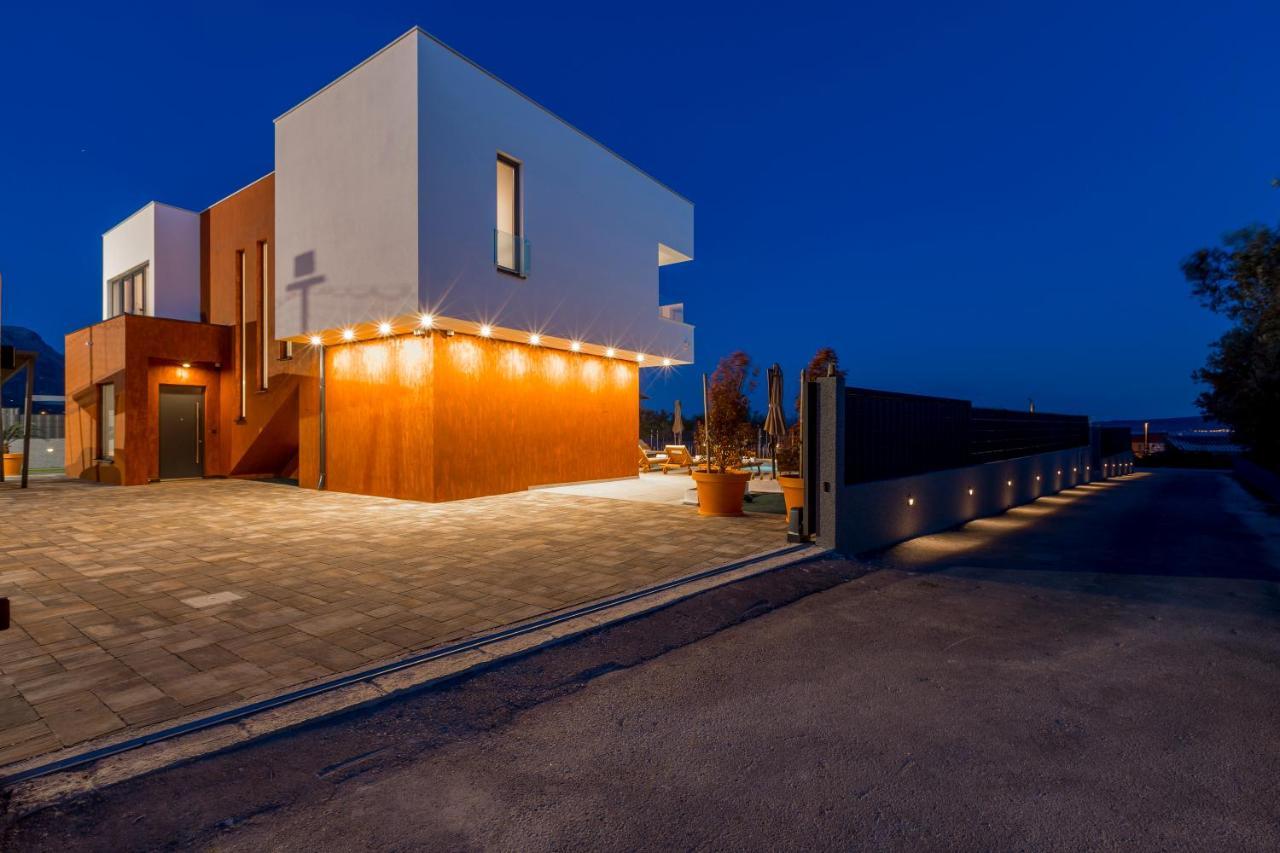 Seven Hearts With Heated Pool And Private Basketball Playground Near Split Villa Kastela