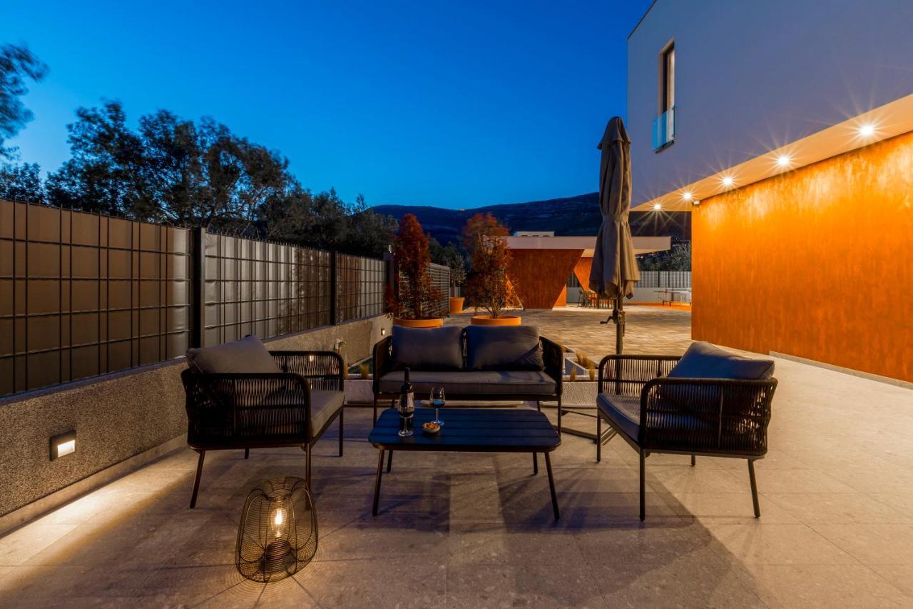 Seven Hearts With Heated Pool And Private Basketball Playground Near Split Villa *