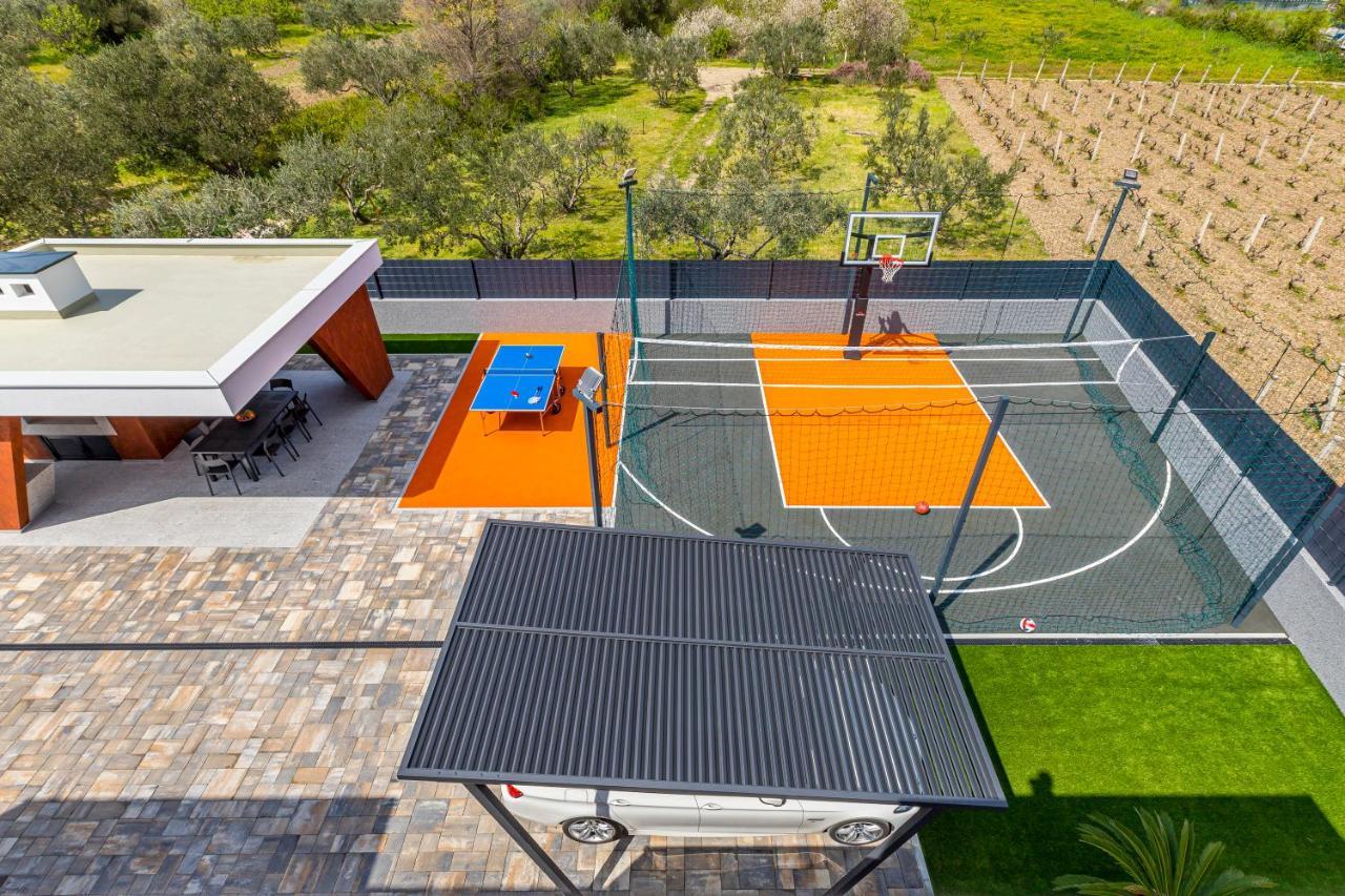 Villa Seven Hearts With Heated Pool And Private Basketball Playground Near Split